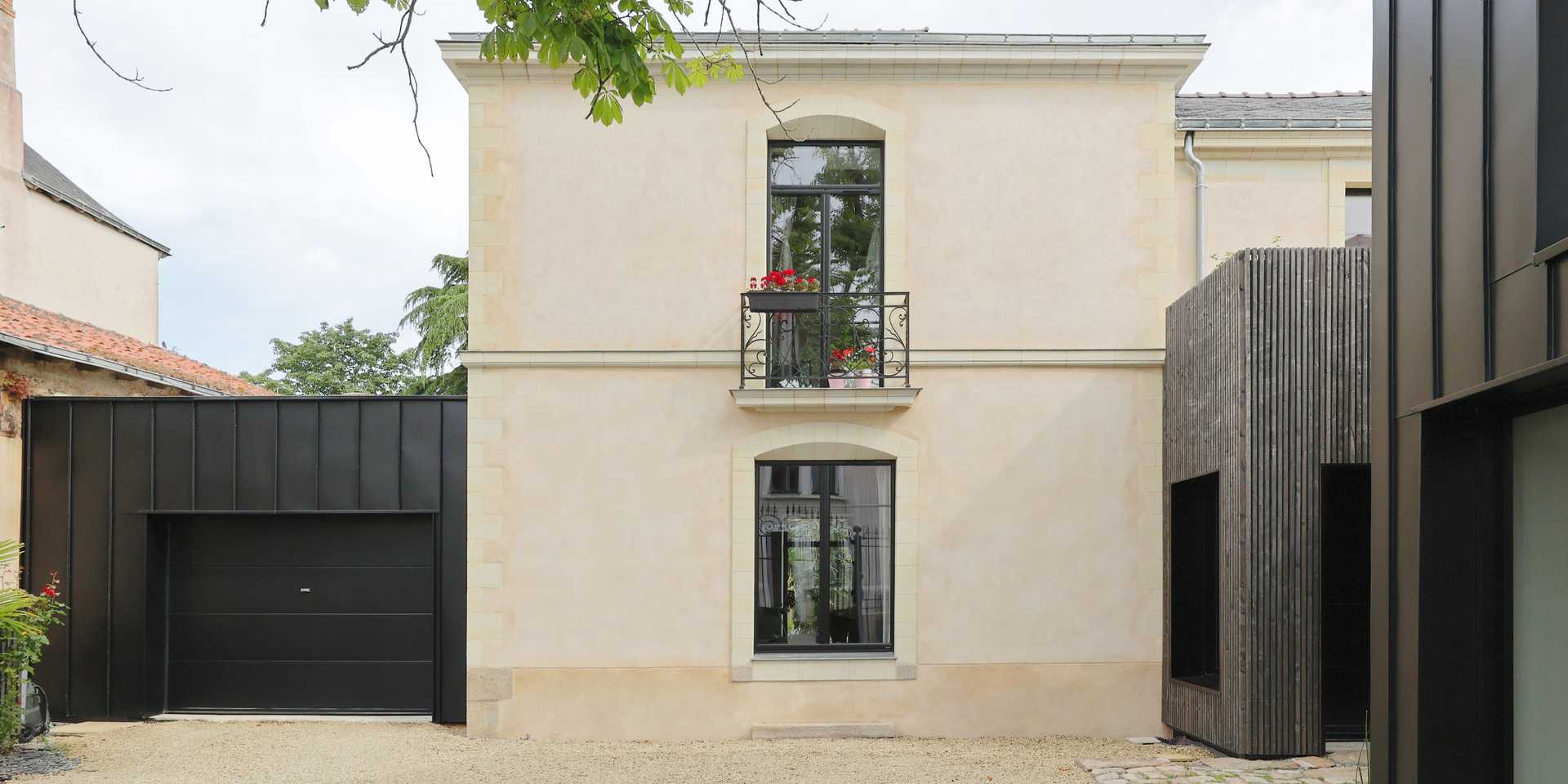 Extension of a house designed by an architect from the Marseille region